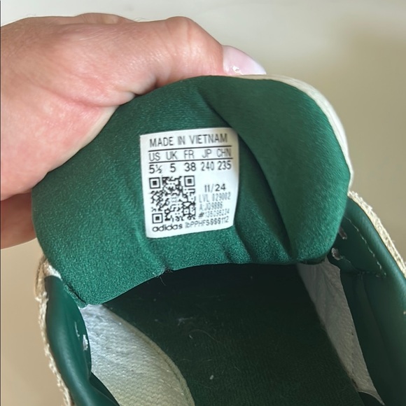 Adidas Cream and Green Casual Sneakers - Picture 5 of 5